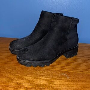 Women’s Unisa Shoes